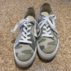 Steve Madden platform tennis shoes